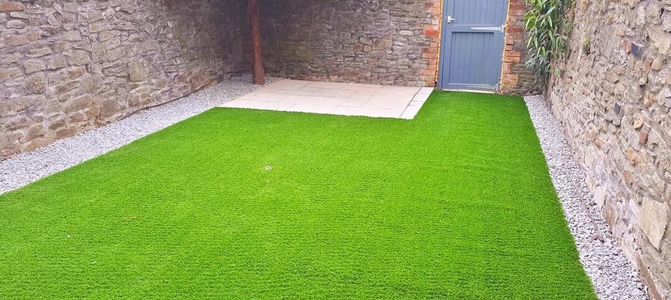 patio3 artificial grass small patio